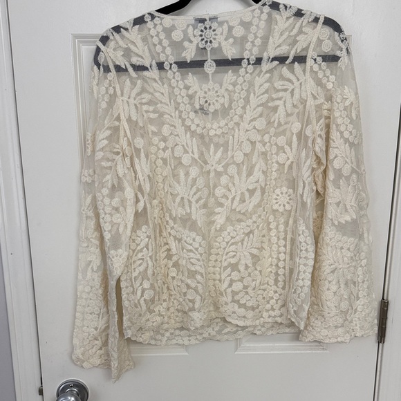Daytrip Ivory Floral Lace Blouse - Picture 3 of 3